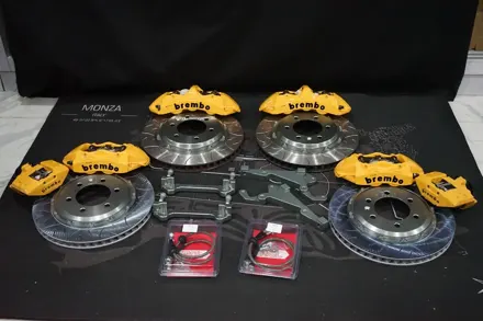 Isuzu MU-X 2022 Brembo GT6 Yellow 355mm